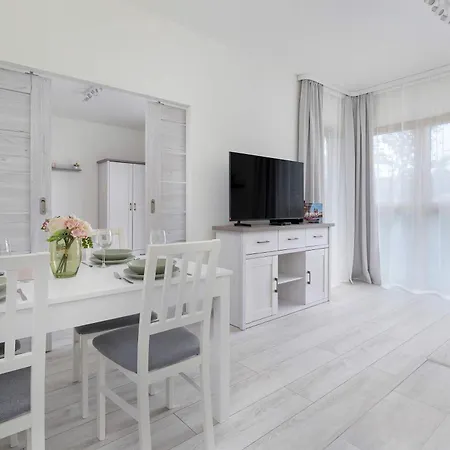 Bright In Cracow Center With Terrace, Desk And Bathtub By Renters