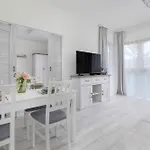 Bright In Cracow Center With Terrace, Desk And Bathtub By Renters