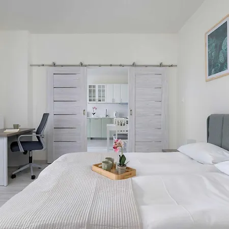 Apartamento Bright In Cracow Center With Terrace, Desk And Bathtub By Renters Cracovia