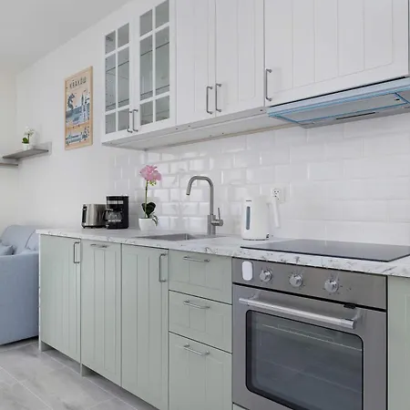 Bright In Cracow Center With Terrace, Desk And Bathtub By Renters Apartamento