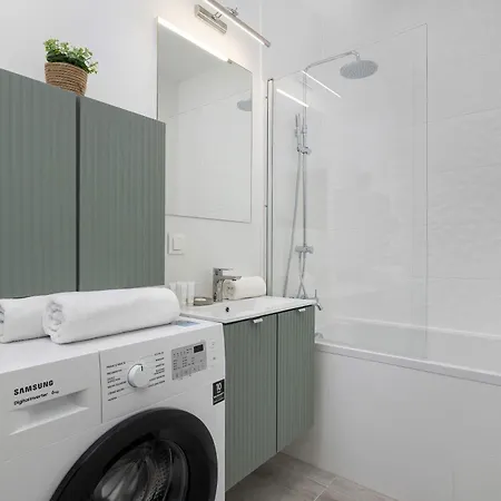 Bright In Cracow Center With Terrace, Desk And Bathtub By Renters Apartamento *