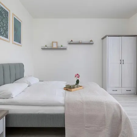 Apartamento Bright In Cracow Center With Terrace, Desk And Bathtub By Renters *